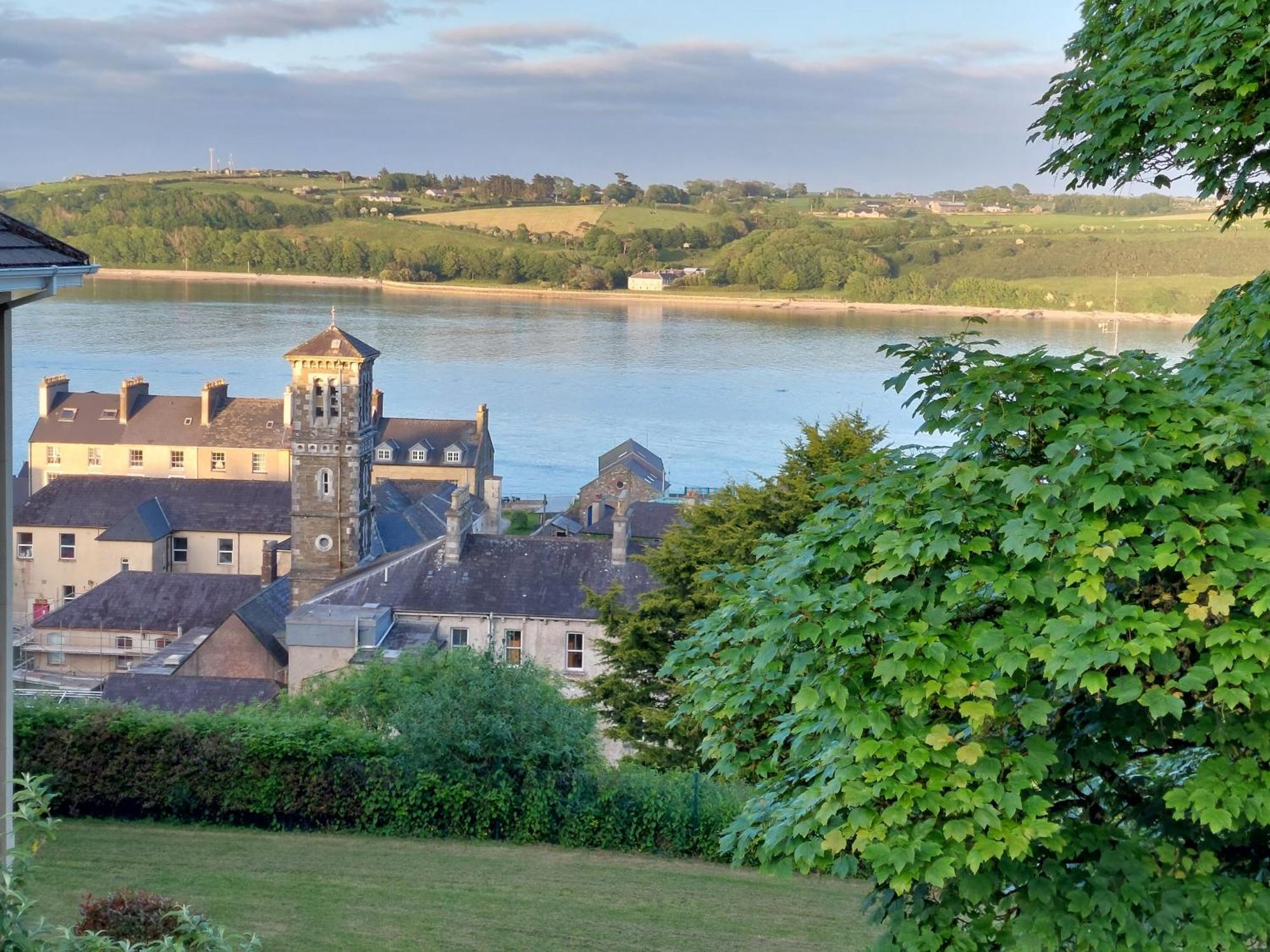 Sea Whispers - My Charming Costal Retreat In Youghal Zewnętrze zdjęcie