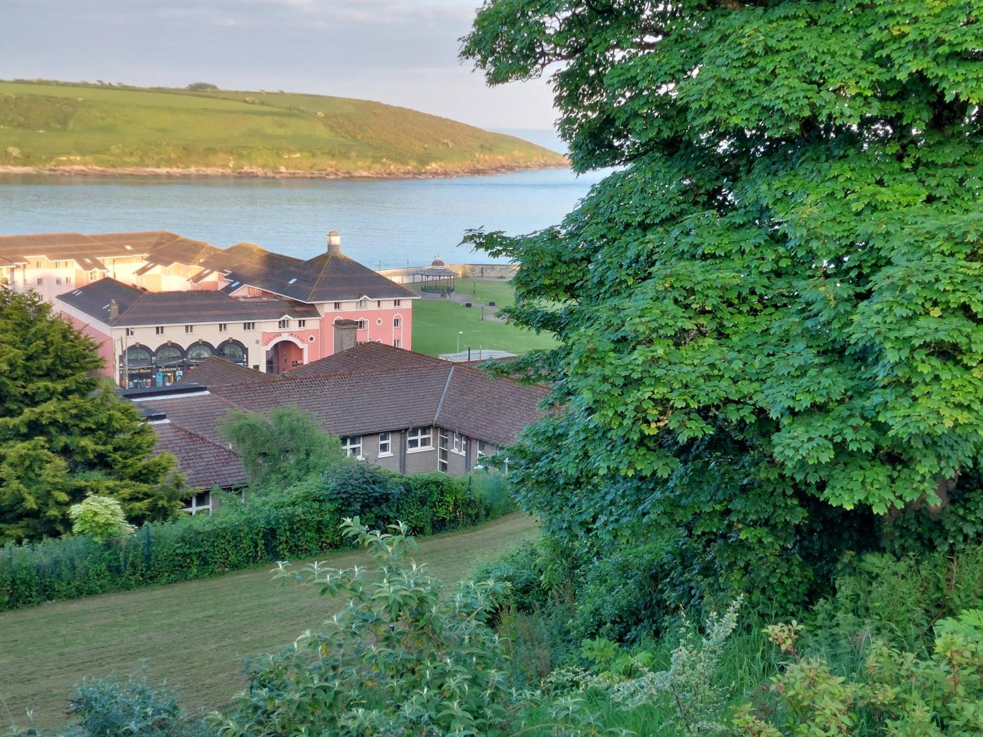 Sea Whispers - My Charming Costal Retreat In Youghal Zewnętrze zdjęcie